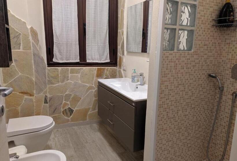 Пансион Green And Orange Rooms