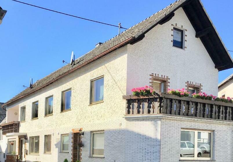 ペンション Gästehaus Doll