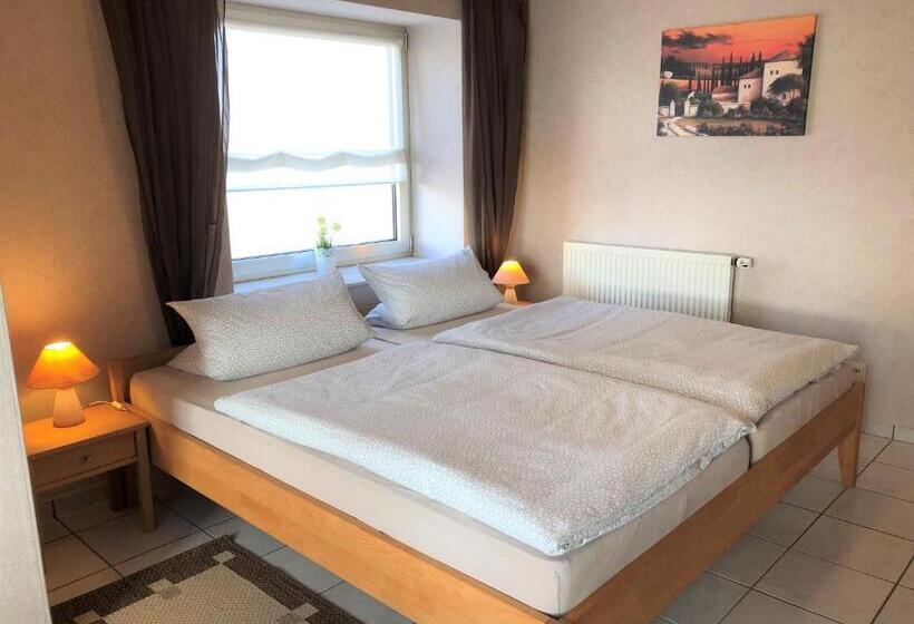 ペンション Gästehaus Doll