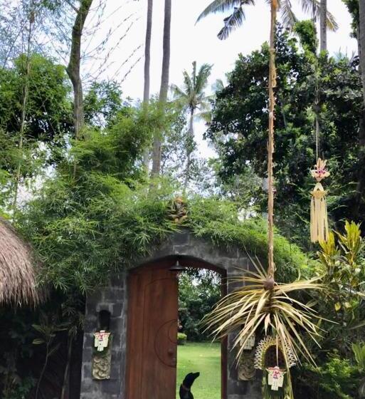 פנסיון Hidden Heaven Rumah Barong