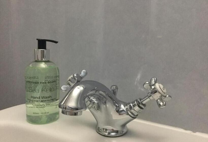 פנסיון Honeypot Guest House