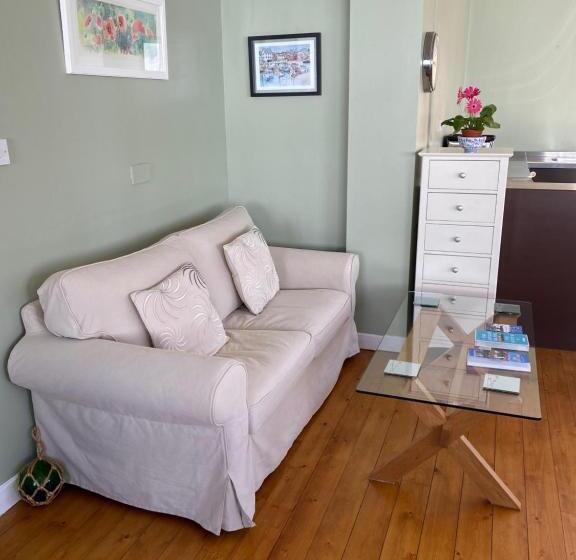 פנסיון Honeypot Guest House