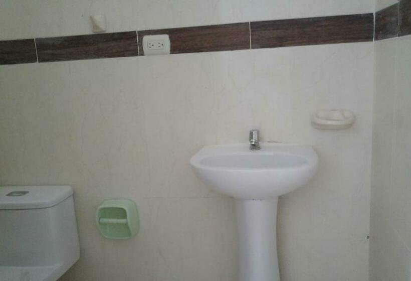 פנסיון Hospedaje K & J