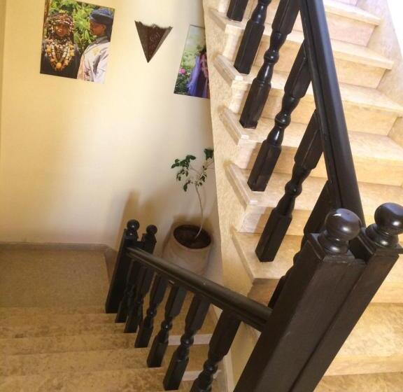 پانسیون Itrane Guest House