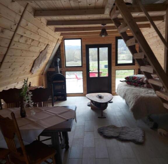 بنسيون La Ionicã Rozavlea Mm