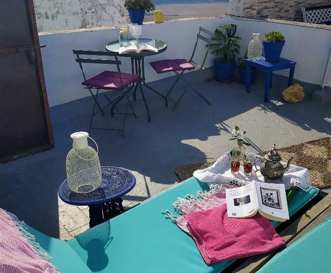 بنسيون La Lectora