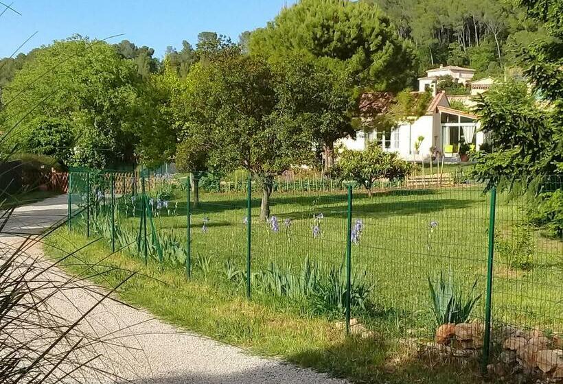 پانسیون La Micalene