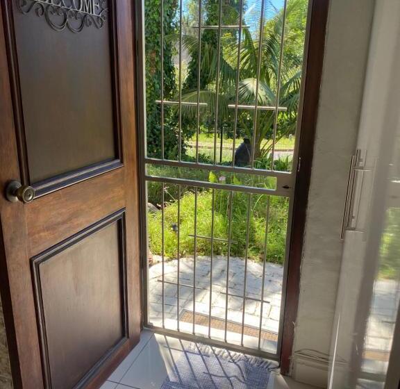 펜션 Little Fern Self Catering