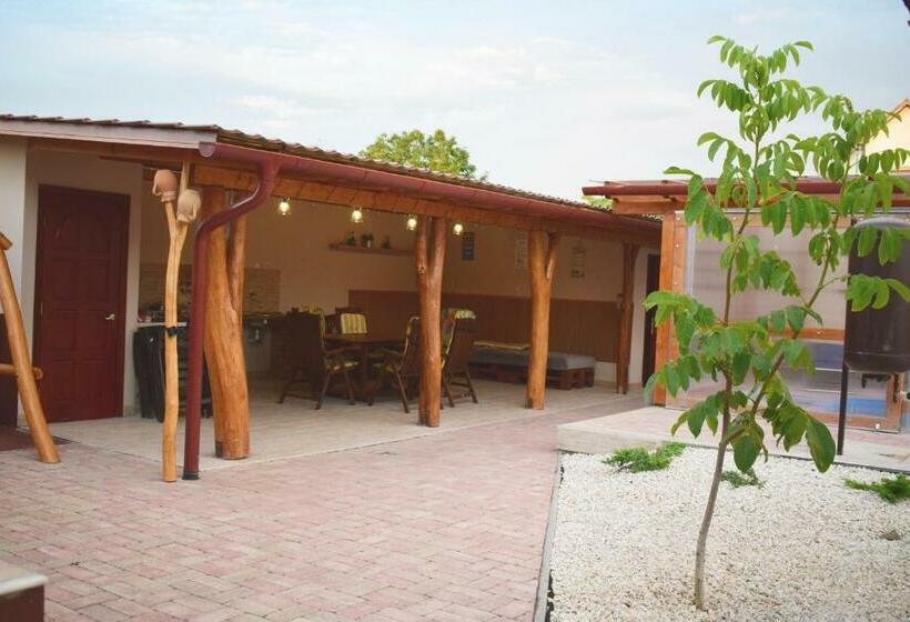 ペンション Tündérfátyol Vendégház