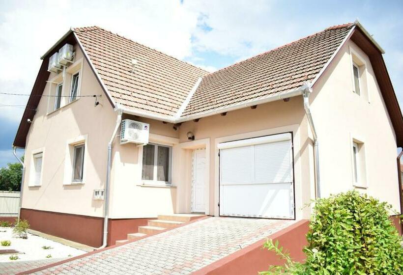 ペンション Tündérfátyol Vendégház