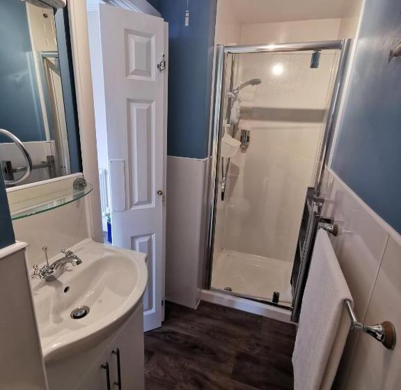 Пансион Treventon Guest House