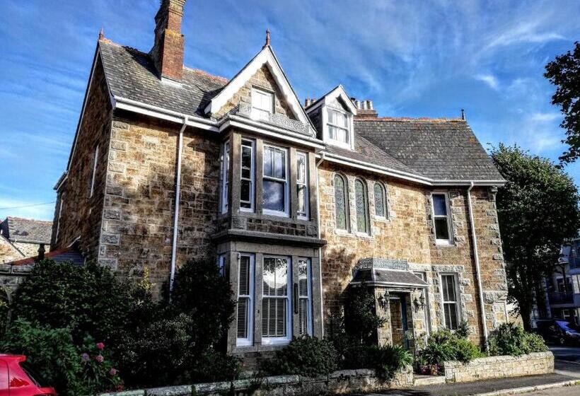 Пансион Treventon Guest House