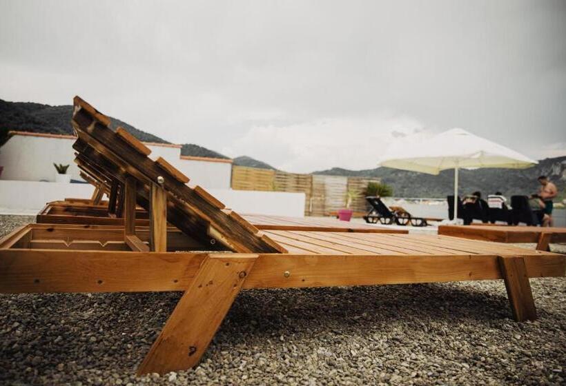 Пансион Vila La Faleza Dubova