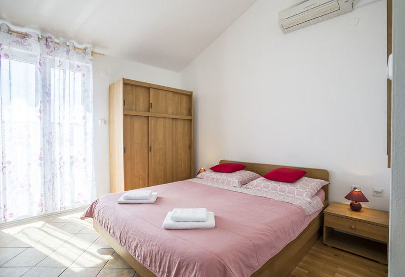 Apartments Henjak Gospojica