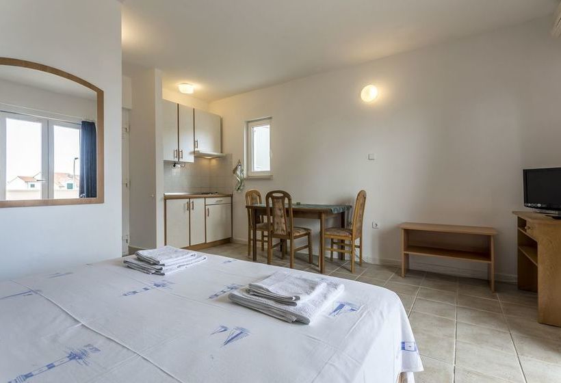 Apartments Henjak Gospojica