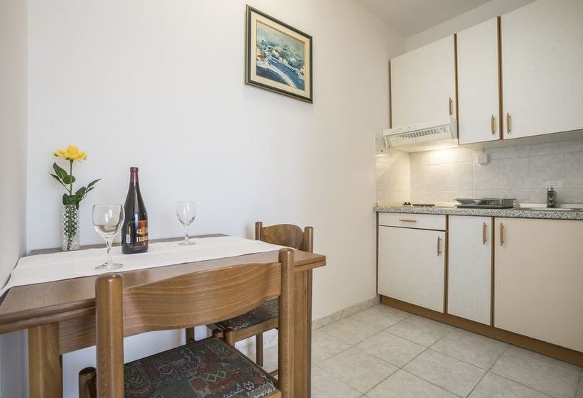 Apartments Henjak Gospojica