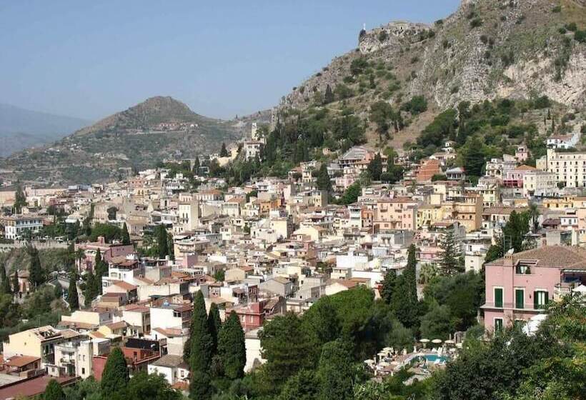 تختخواب و صبحانه I Colori Del Sole