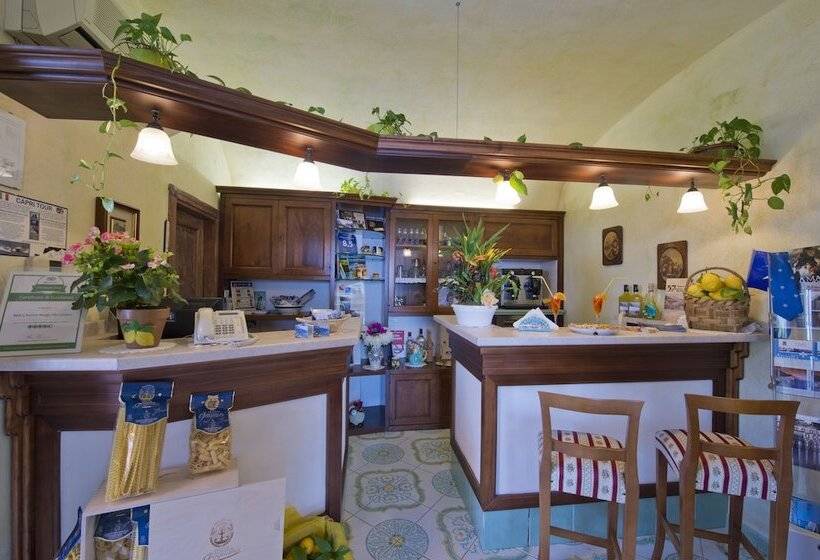 تختخواب و صبحانه L Antico Borgo Dei Limoni