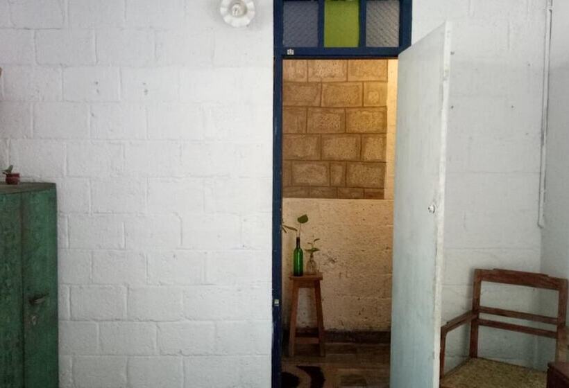 هتل Adams Wood House Ayurveda Homestay Kochi