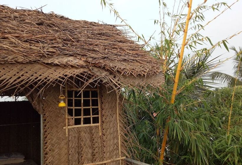 هتل Adams Wood House Ayurveda Homestay Kochi