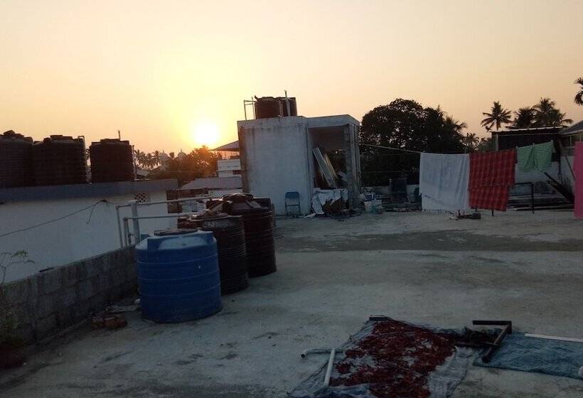 هتل Adams Wood House Ayurveda Homestay Kochi