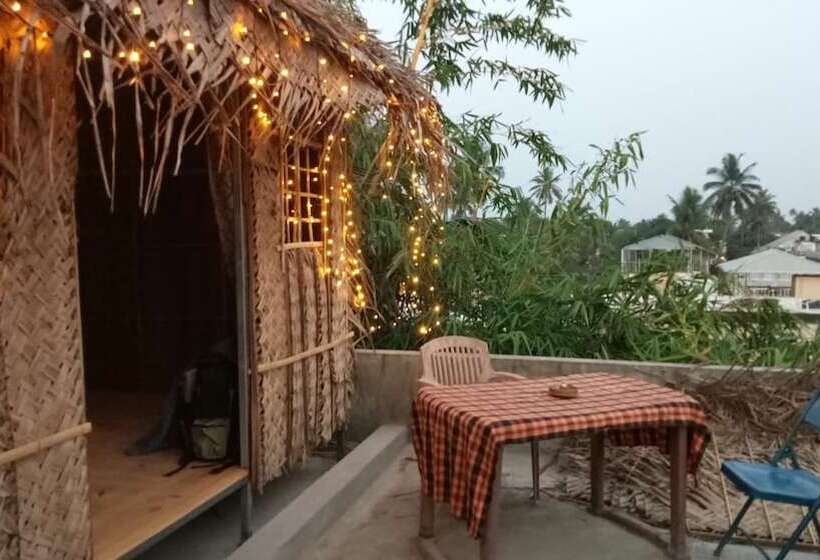 هتل Adams Wood House Ayurveda Homestay Kochi