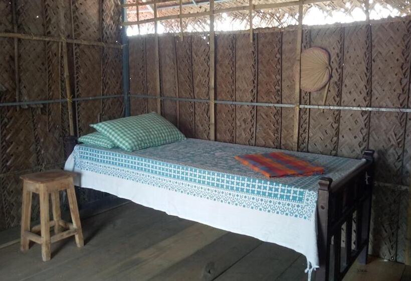 هتل Adams Wood House Ayurveda Homestay Kochi