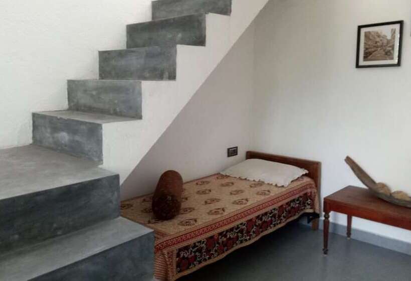 هتل Adams Wood House Ayurveda Homestay Kochi