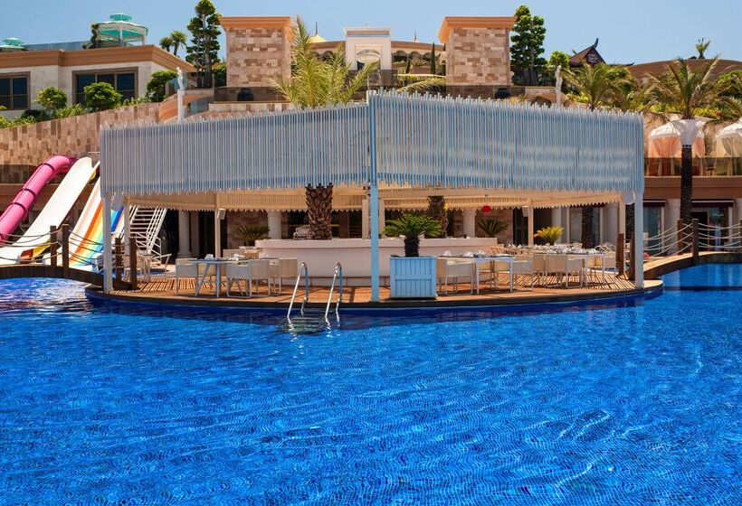 ホテル The Plaza Bodrum