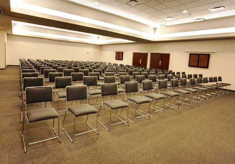 בית מלון כפרי City Express By Marriott Tijuana Insurgentes