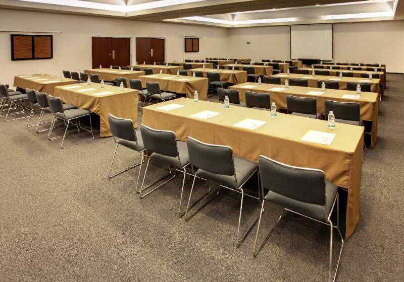 בית מלון כפרי City Express By Marriott Tijuana Insurgentes