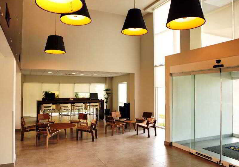 בית מלון כפרי City Express By Marriott Tijuana Insurgentes