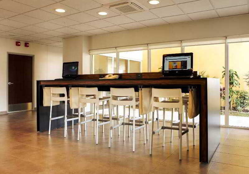 בית מלון כפרי City Express By Marriott Tijuana Insurgentes