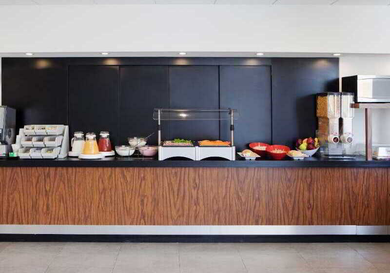 בית מלון כפרי City Express By Marriott Tijuana Insurgentes