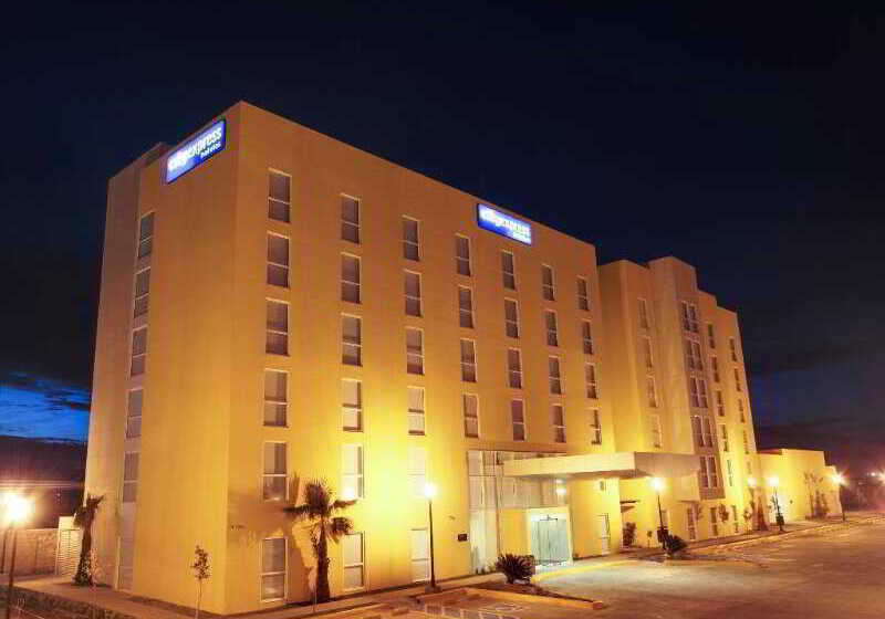 בית מלון כפרי City Express By Marriott Tijuana Insurgentes