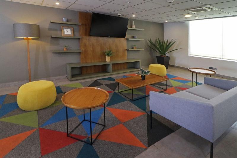 בית מלון כפרי City Express By Marriott Tijuana Insurgentes