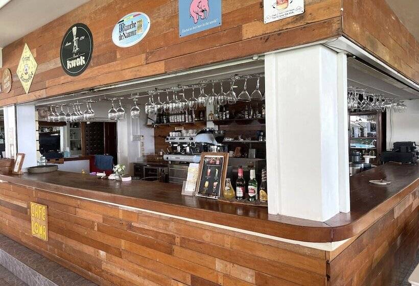 Отель Dolphin Bay Beach Resort