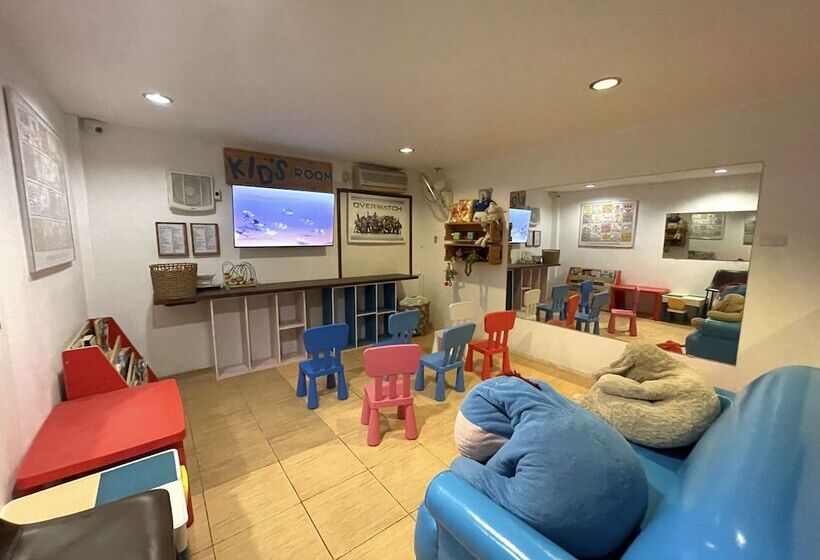 Отель Dolphin Bay Beach Resort