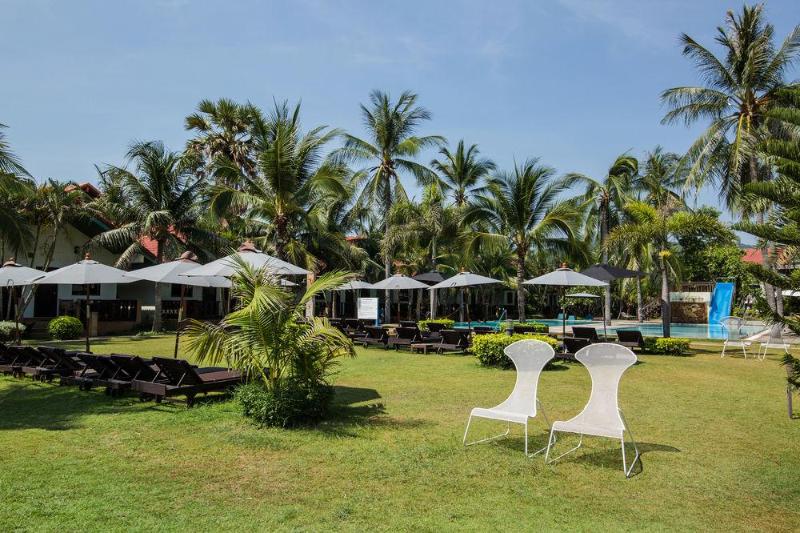 Отель Dolphin Bay Beach Resort