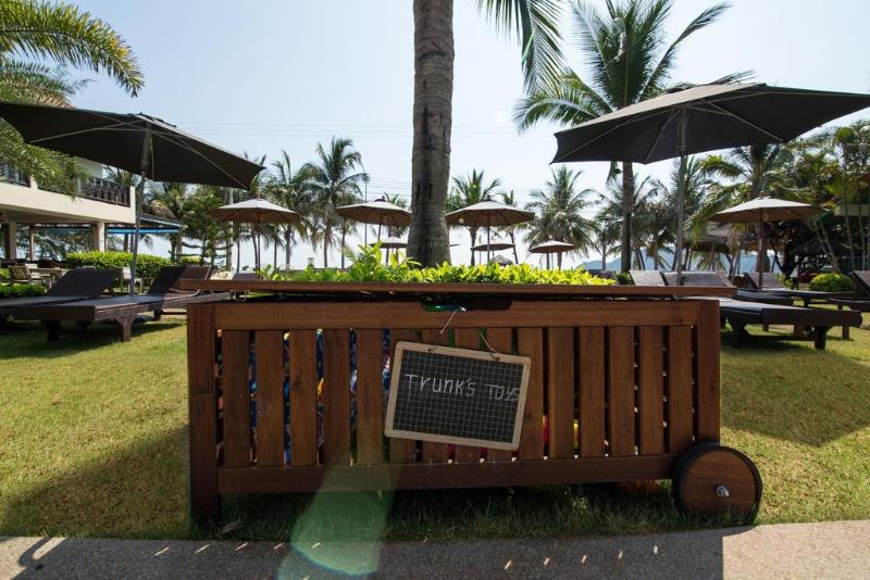 Отель Dolphin Bay Beach Resort