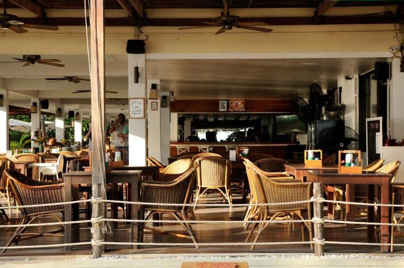 Отель Dolphin Bay Beach Resort