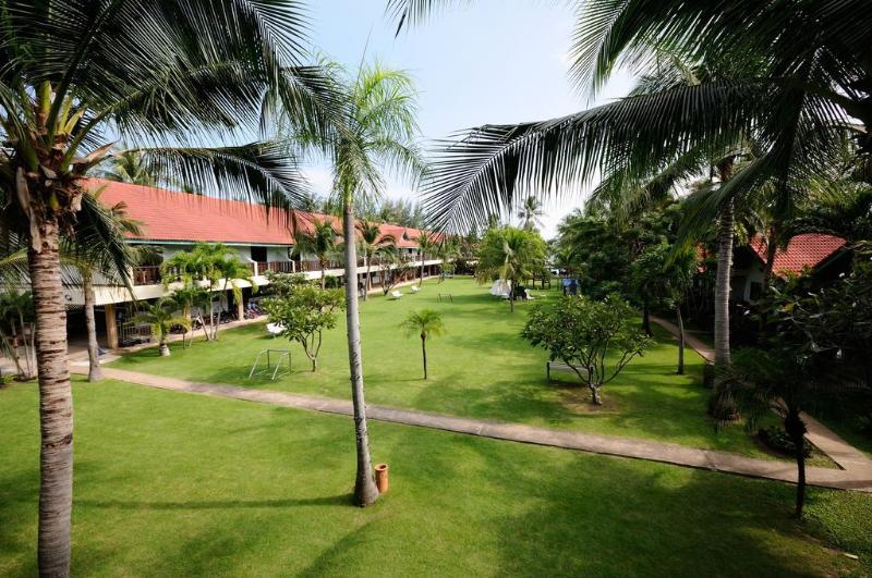 Отель Dolphin Bay Beach Resort