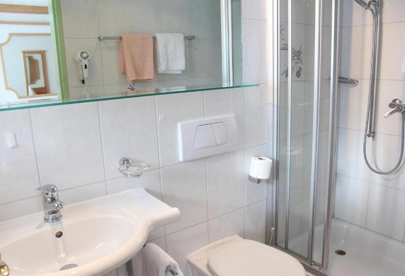 בית מלון כפרי Eden