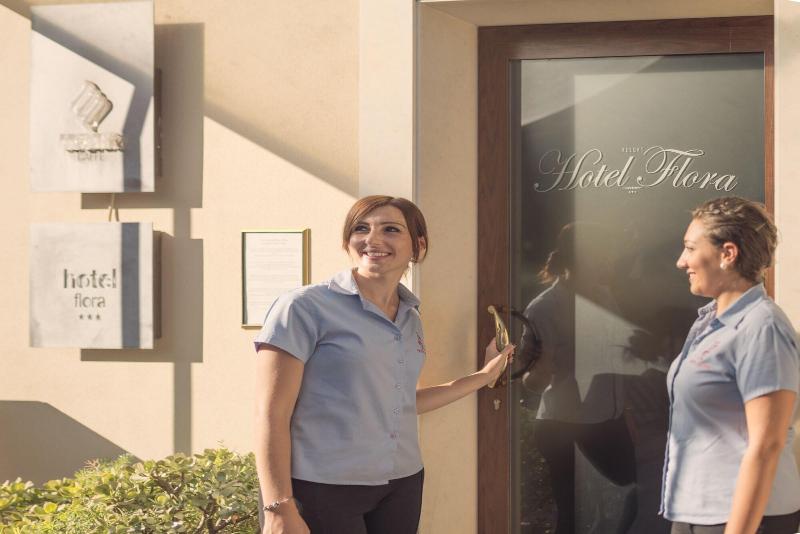 فندق Flora