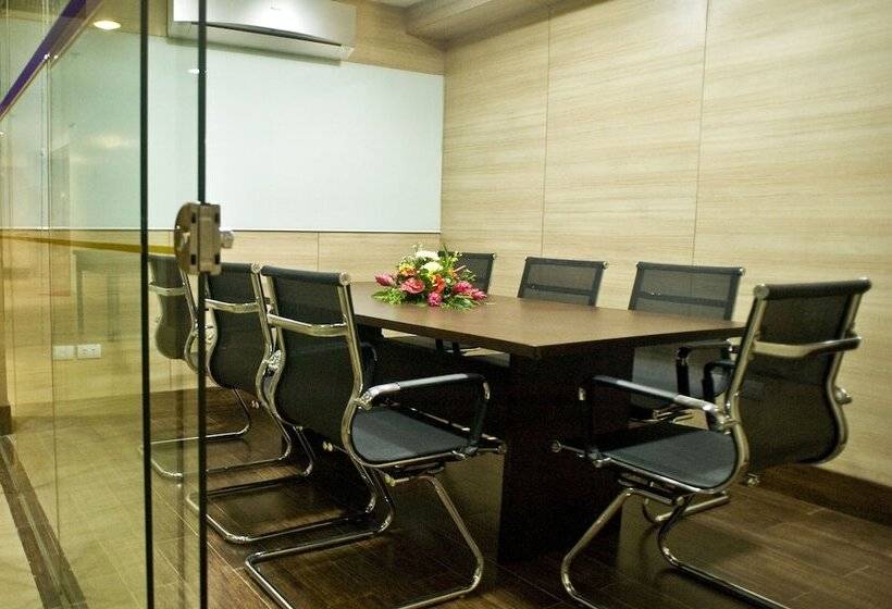 Goldberry Suites & Hotel Mactan