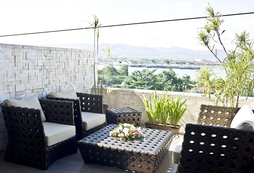 Goldberry Suites & Hotel Mactan