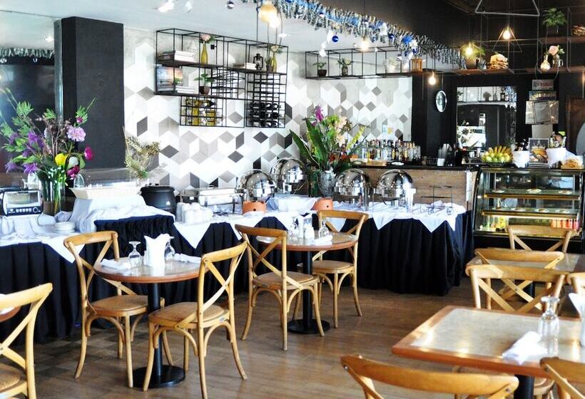 Goldberry Suites & Hotel Mactan