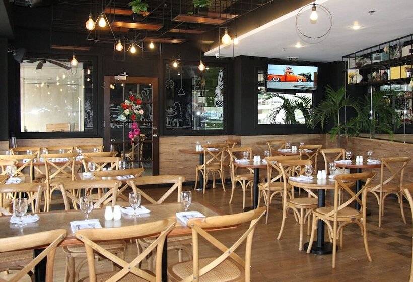 Goldberry Suites & Hotel Mactan