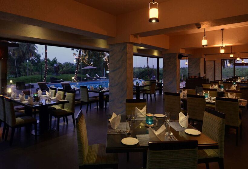 Отель Golden Tulip Candolim, Goa