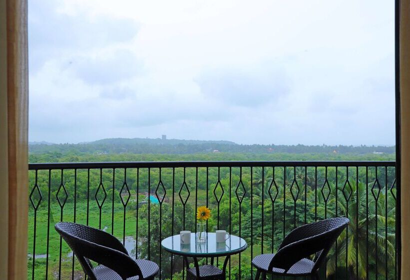 Отель Golden Tulip Candolim, Goa